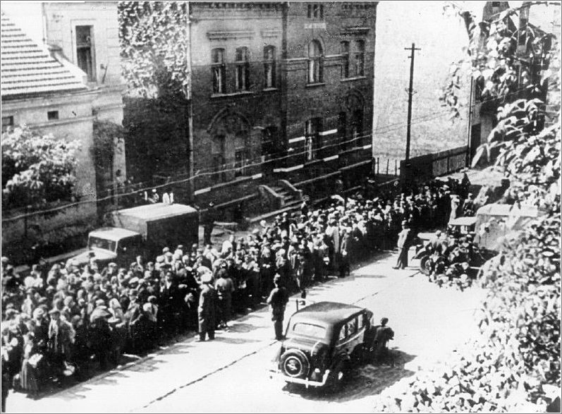 Forced deportation of Jews from Krakow 3
